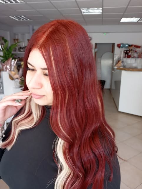Deep red colour with blonde face-framing waves